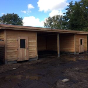 Douglas tuinhuis met overkapping