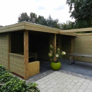 Vuren overkapping met berging en schutting