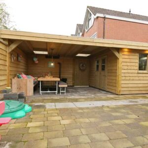 Vuren tuinhuis met overkapping met bevelsiding rabat