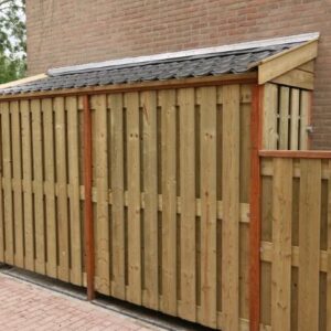 Berging naast woning met lessenaarsdak