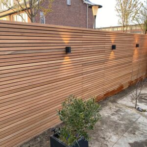Schutting met losse planken