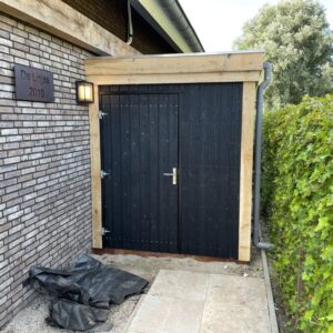eiken schuur aan woning