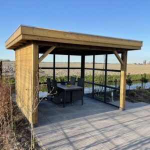 overkapping met aluminium glaswanden