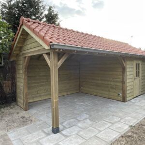 Vuren overkapping met berging zadeldak