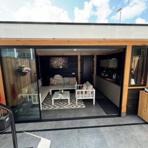 tuinkamer met keukenblok