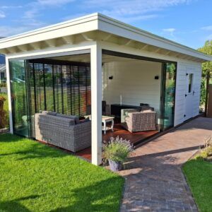 witte tuinkamer met berging